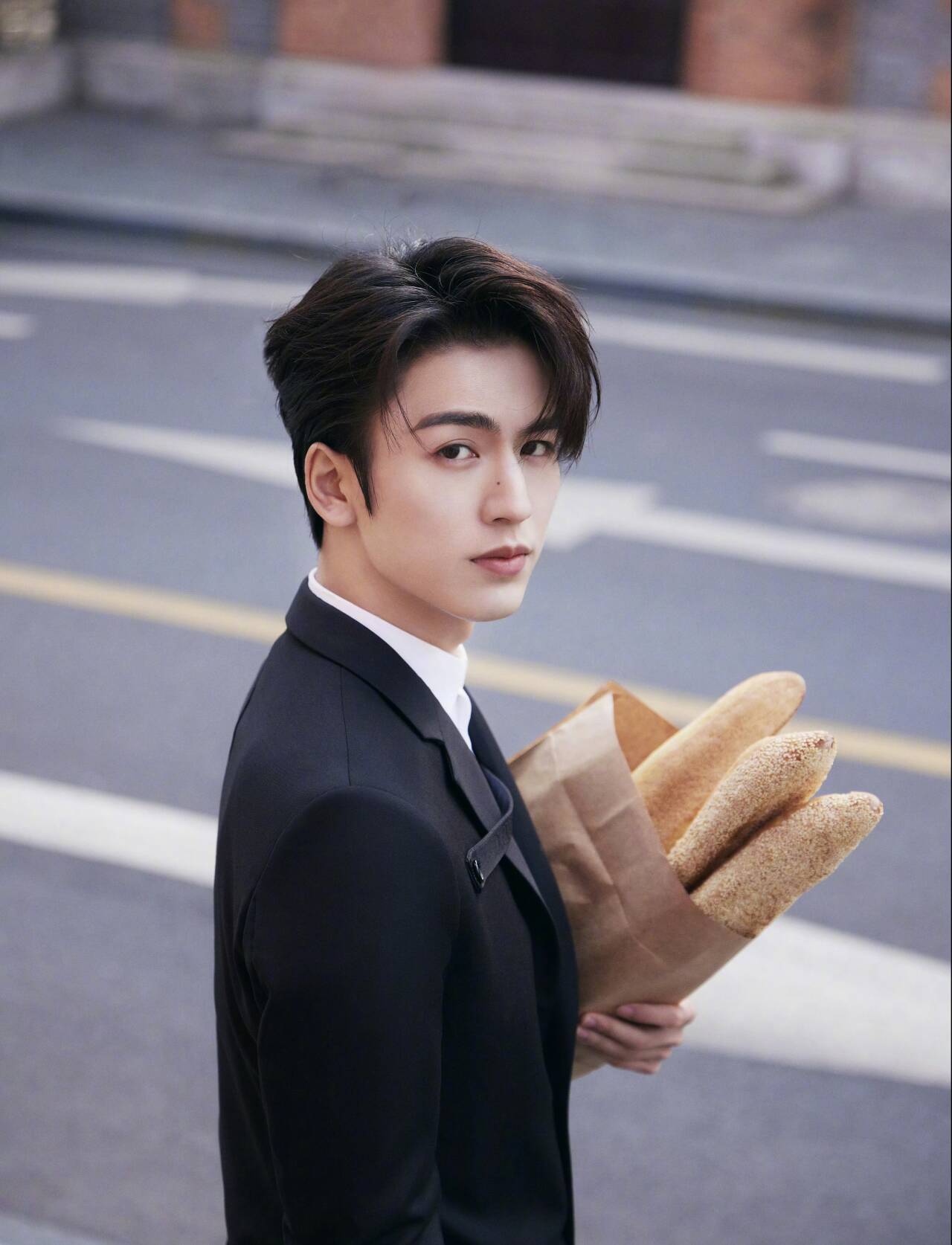 张凌赫出席迪奥2022冬季男装秀活动/球王会体育