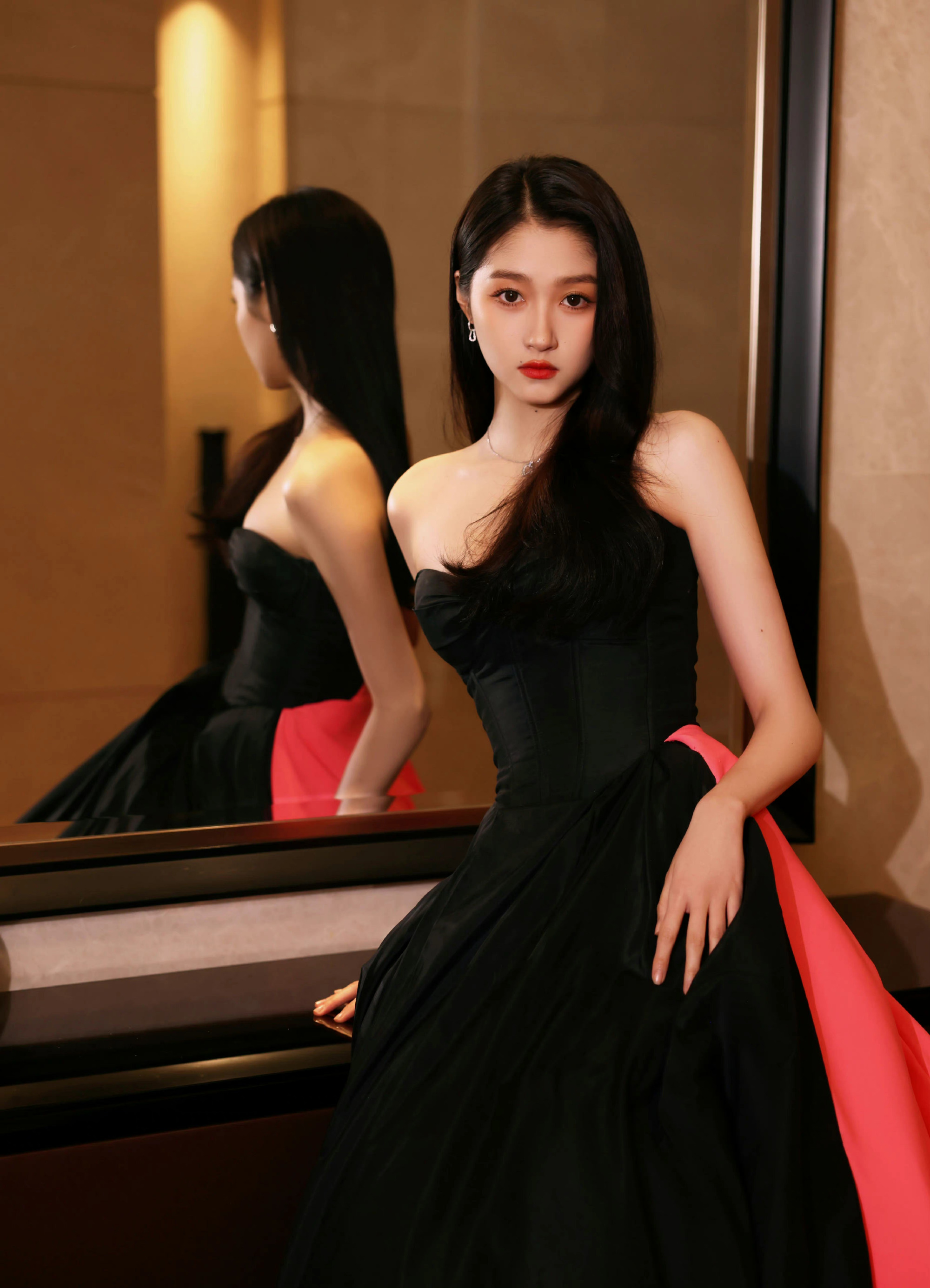 001OXMtPgy1h9ij8tvcghj62vc3z4b2902.jpg 关晓彤国剧盛典/球王会体育