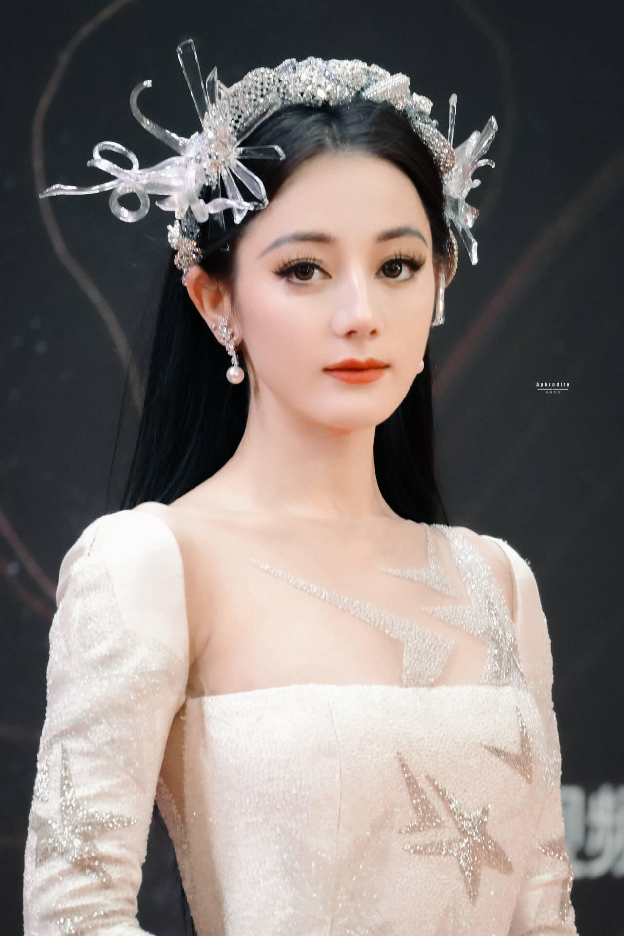 迪丽热巴星光大赏红毯 /球王会体育